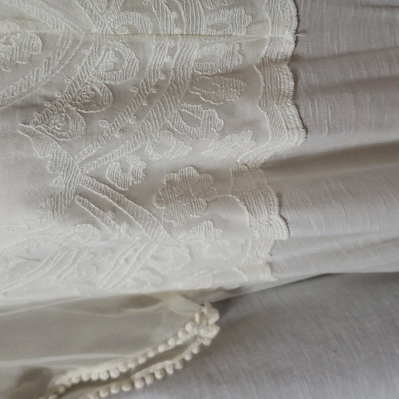 Absolutely Famous. NWT. Cute White, Polyester Lace Detail & Rayon Top.  Size 3X - Picture 7 of 15